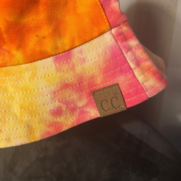 Bucket hat C.C reversible like new - Picture 4 of 4